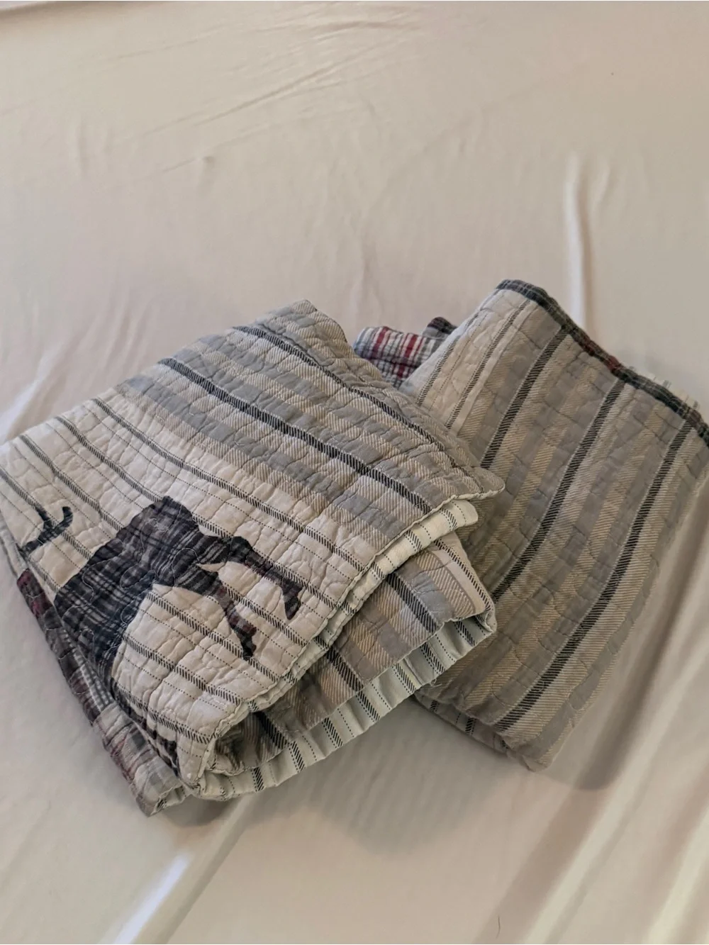 Rustic Plaid Wildlife Quilt - Gray/Cream Patchwork King Size